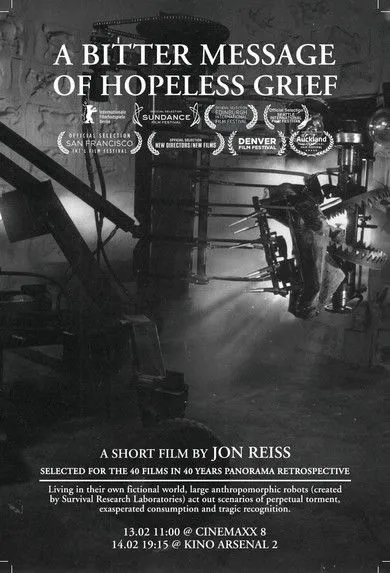 Mark Pauline interpreta a en A Bitter Message of Hopeless Grief