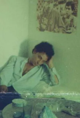 Bachir Skiredj interpreta a en A Breach in the Wall