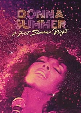Donna Summer interpreta a Self en A Hot Summer Night with Donna