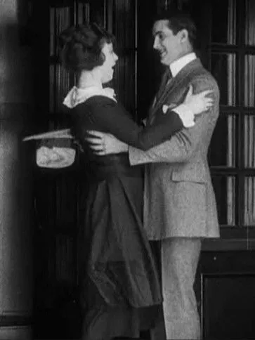 Eddie Barry interpreta a The Rival en A Husband in Haste