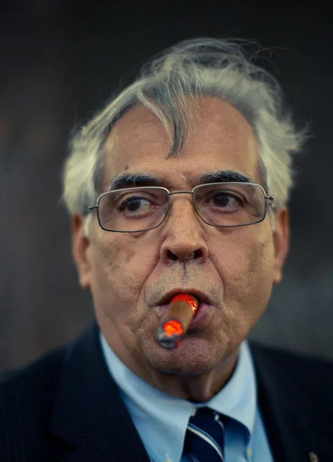 Sérgio Cabral interpreta a Himself en A Locomotiva