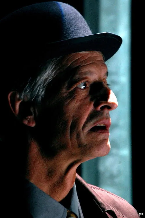 Réginald Huguenin interpreta a en À minuit, ici tout s'arrête