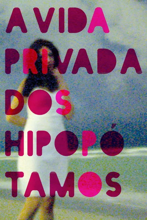 Christopher Kirk interpreta a Himself en A Vida Privada dos Hipopótamos