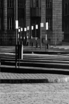 Jörn Donner interpreta a Narrator en Aamua kaupungissa