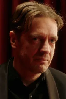 Jass Kalev Mäe interpreta a Noor Jonas en Ab Absurdo