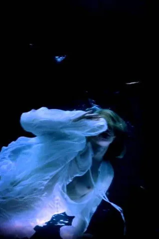 Nataša Vojnovic interpreta a Herself en Acqua Natasa