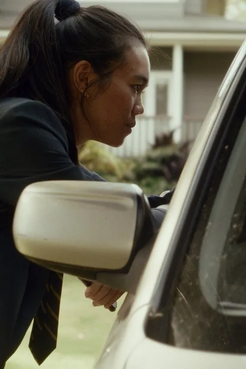 Essie Randles interpreta a en Across the Street