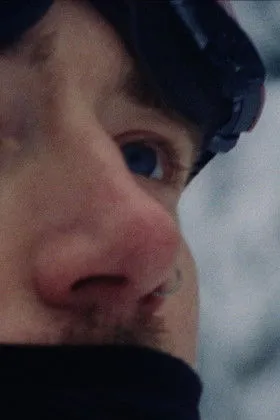 Micah Evangelista interpreta a  en Actual Air