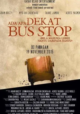 Abam Bocey interpreta a en Ada Apa Dekat Bus Stop