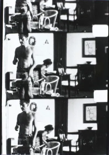 Man Ray interpreta a himself en Ady