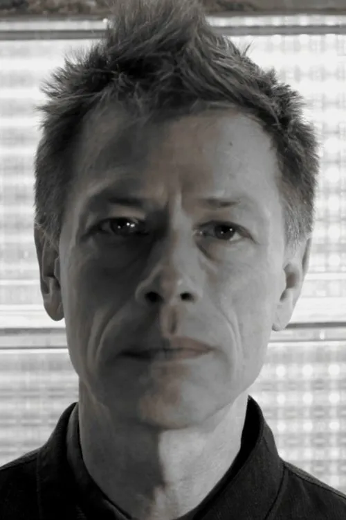 Jane Kharkover interpreta a en After the American Election