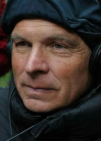 Georges Trillat interpreta a en Aimée