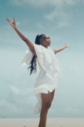 Ruby Akubueze interpreta a en Aje and Bruja