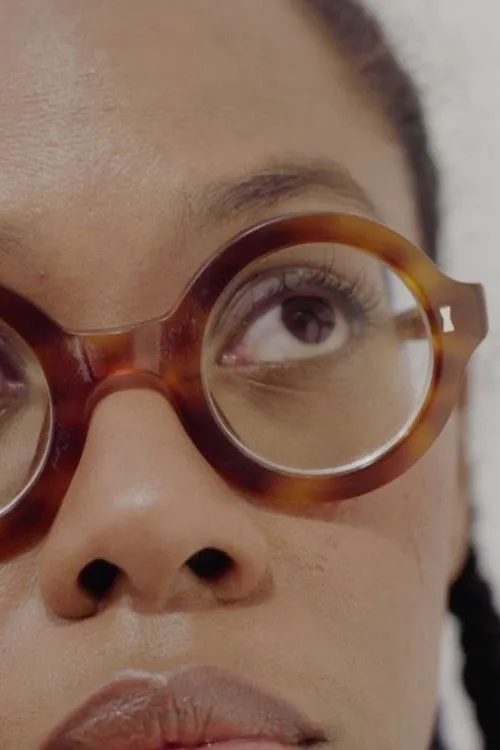 James Fox interpreta a Self (Interviewer) en Akimbo Stylee