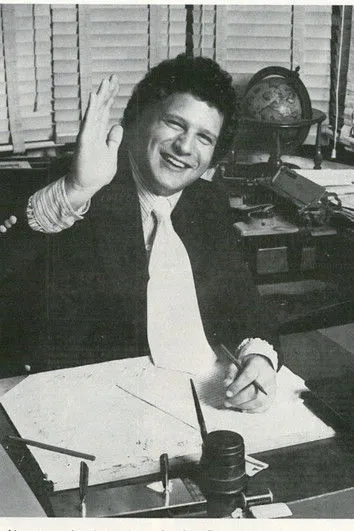 James Ritz interpreta a Student in Pie Throwing Class en Albert Brooks' Famous School for Comedians