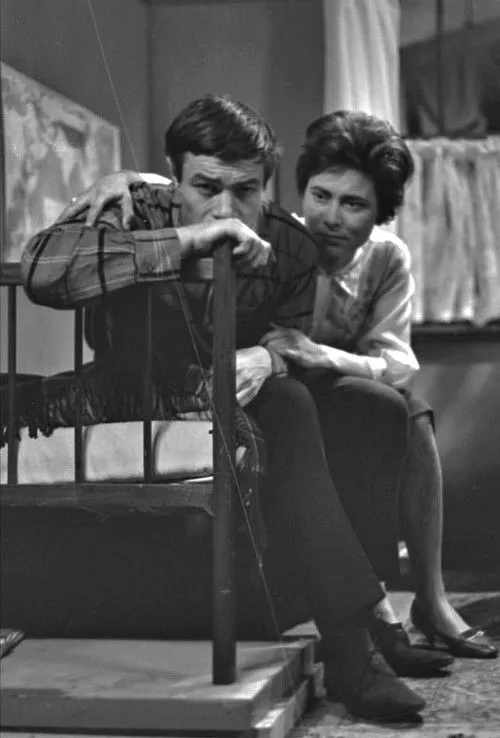 Benny Hansen interpreta a  en Alle I Unge Elskende