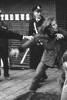 Evert Taube interpreta a en Almarna i Kungsträdgården