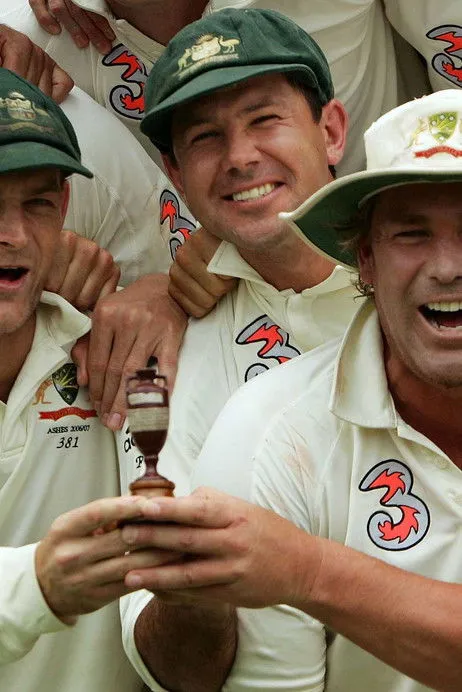 Richie Benaud interpreta a Self - Narrator en Amazing Adelaide