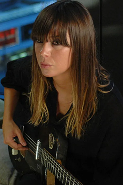 Cat Power interpreta a Singing Woman en American Widow