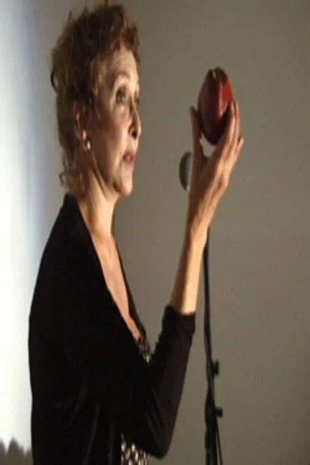 Carolee Schneemann interpreta a en Americana I Ching Apple Pie