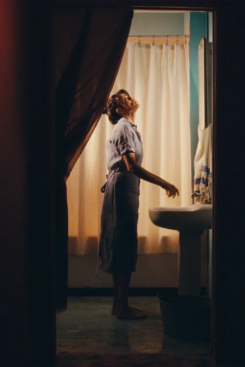 Maryam Roberts interpreta a en An Interior Body