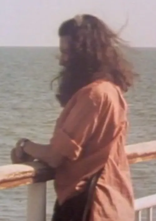 Edmund Warwick interpreta a Grandfather en Angel in the House