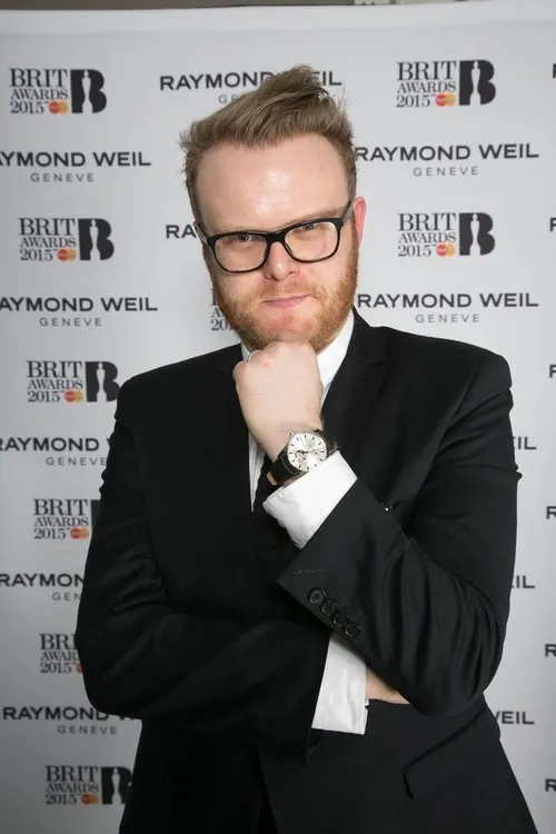 Huw Stephens interpreta a en Anorac