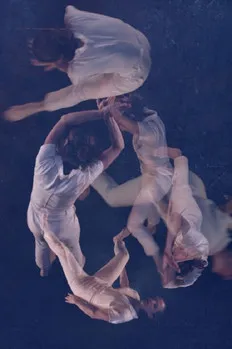 Pamela Vail interpreta a en Arch