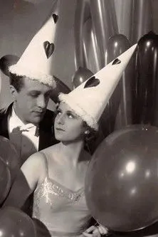 Harold Huth interpreta a Karl Van der Hyde en Aren't We All?