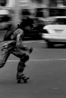 Anne Charrier interpreta a La fille en Argent Content