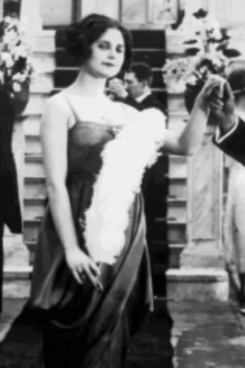 Mary Odette interpreta a Rachel Higgins en As God Made Her