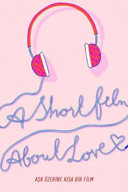 Aysenil Samlioglu interpreta a Mother en Aşk Üzerine Kısa Bir Film