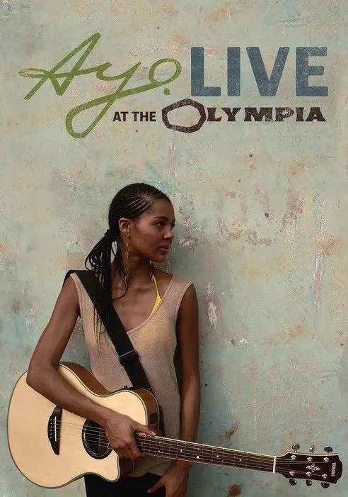 Ayo interpreta a Self en Ayo: Live at Olympia