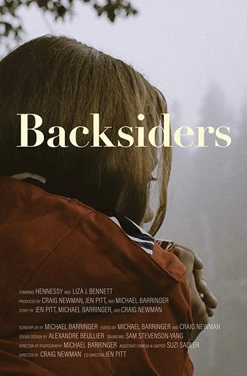 Liza J. Bennett interpreta a Holly Perle en Backsiders