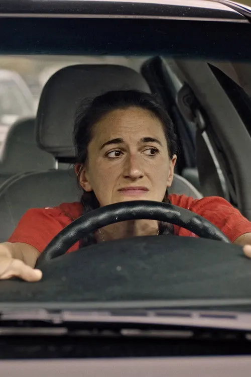 Danielle Skraastad interpreta a The Teacher en Bad Driver