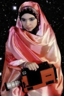 Kristin Keating interpreta a  en Baghdad, Iowa