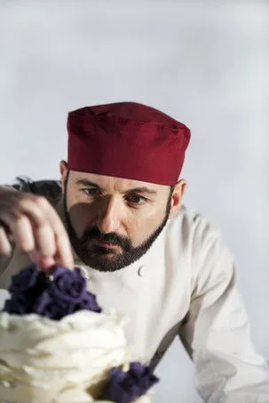 Steve Gunn interpreta a Brian en Barry's Bespoke Bakery