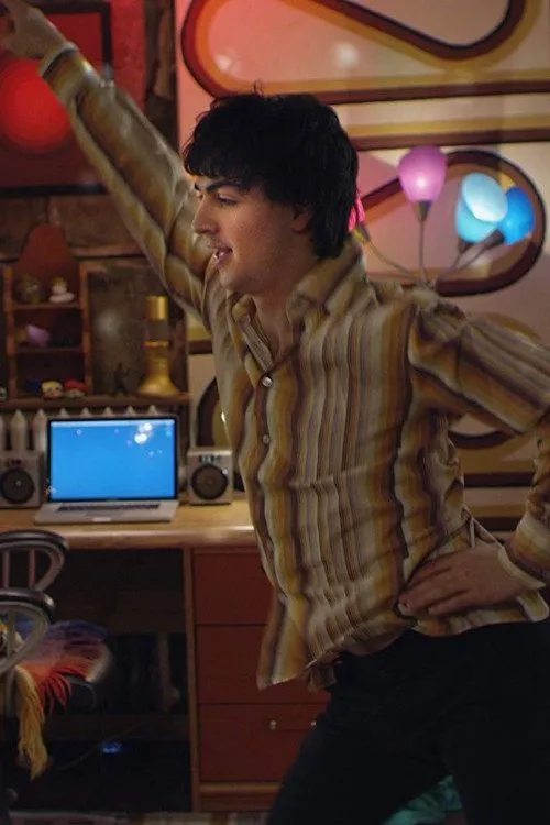 Krista Komar interpreta a Shirley en Bartholomew