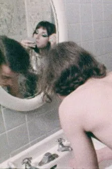 Hans Christian Van Hoof interpreta a  en Bathroom