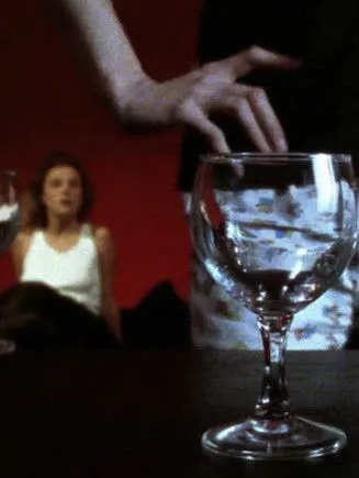 Isis Krüger interpreta a  en Because