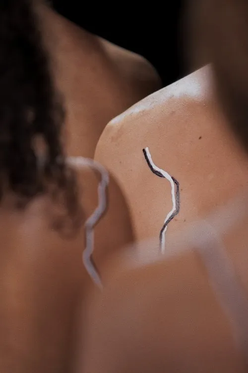 Nina Ivanišin interpreta a en Bela, črna in prava ljubezen