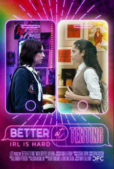 Kat Khan interpreta a  en Better at Texting