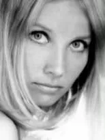 Andrzej Mrozek interpreta a Lieutenant Simon en Błękitny pokój