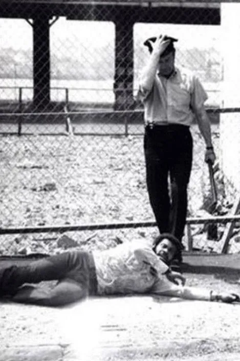 Jim Collier interpreta a  en Black Fantasy