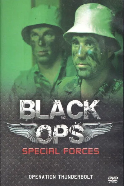 Alisdair Simpson interpreta a Narrator en Black Ops Special Forces: Operation Thunderbolt