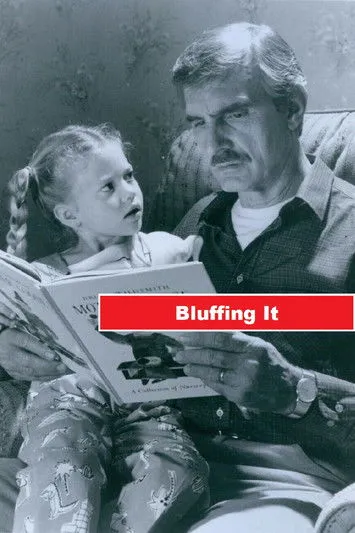 Janet Carroll interpreta a Margaret Duggan en Bluffing It