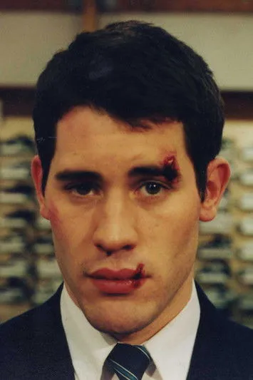 Xavier Mussel interpreta a Customer slapped en Bonne résistance à la douleur