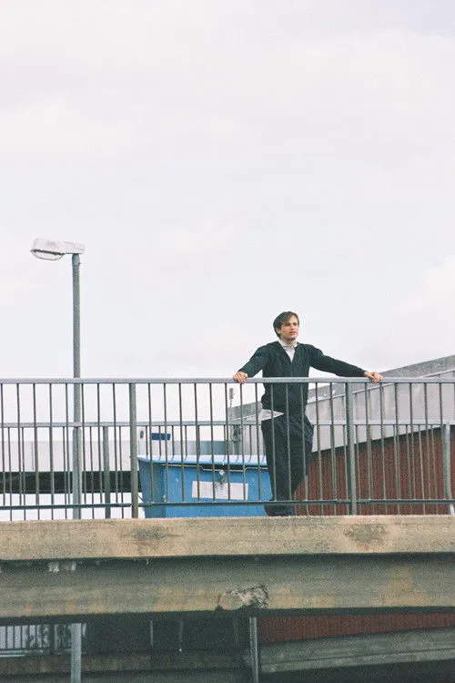 Kalled Mustonen interpreta a Jojo en Borta bra