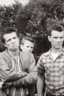 Ken Osmond interpreta a Jerry's Little Brother en Boy with a Knife