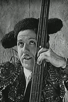 Eddie Barry interpreta a The Most Beautiful Woman in Spain's Escort en Brilliantine the Bull Fighter